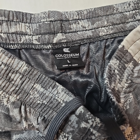 USC Trojans Colosseum OHT Military Appreciation Camo Shorts Men's Large NWT - Picture 6 of 7